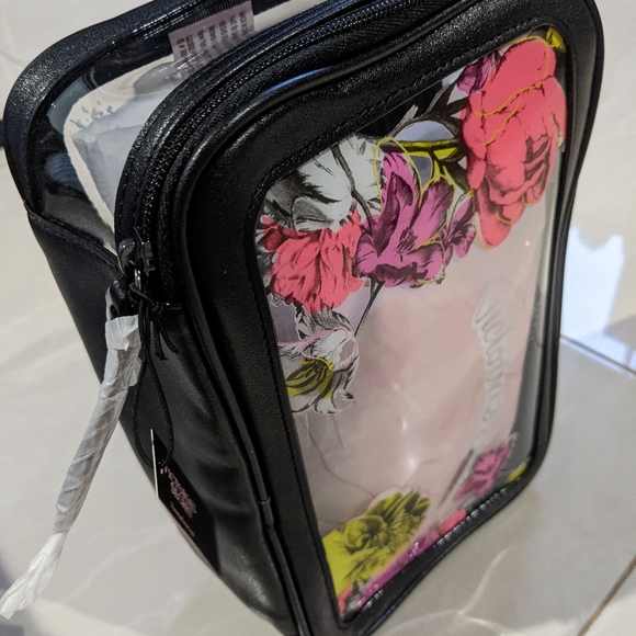 ! SOLD ! Victoria's Secret Beauty / Cosmetic Bag Set - Picture 4 of 4